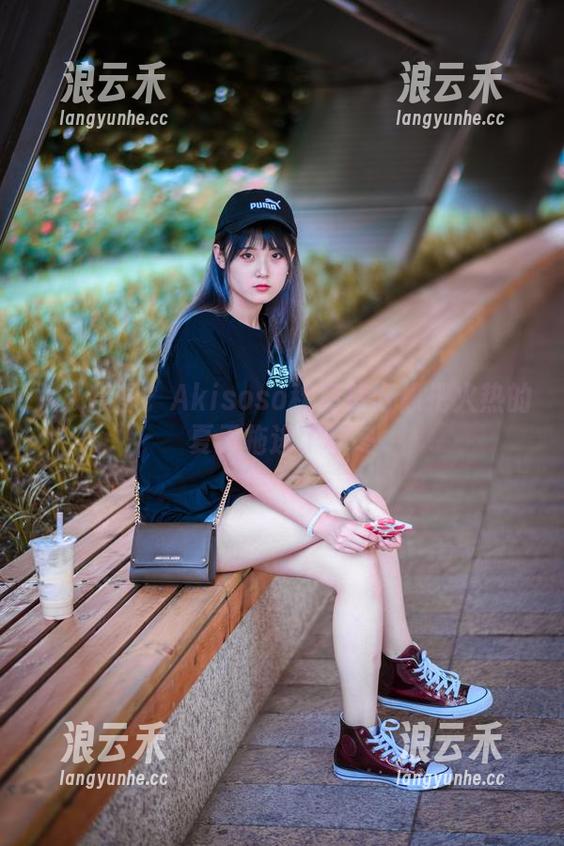 双人套图？Akisoso秋楚楚好像把火热的夏天拖进了秋冬
