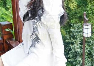 Feilin嗲囡囡 – 双马尾合集里的周于希，有种莫名其妙的慵懒感，总让我停下来。