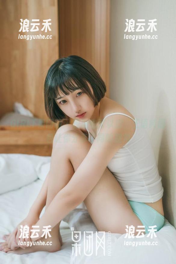 GIRLT果团网 - 校服也可以撩，王语纯图包让你分享不同的视角