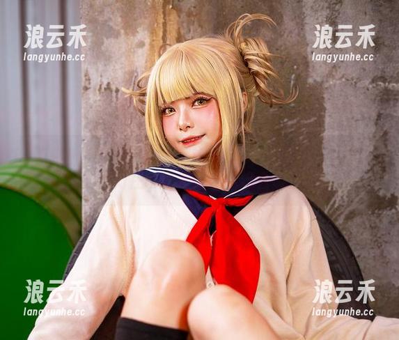 Hachi小芭的全套NezukoApron写真，好想问厨房的魔力在哪里，竟然能这么吸引眼球！