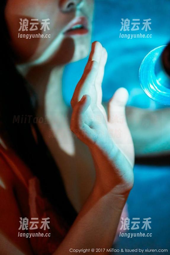 MiiTao蜜桃社 - 照片里的沐子熙V，隐藏在日常中的小尴尬