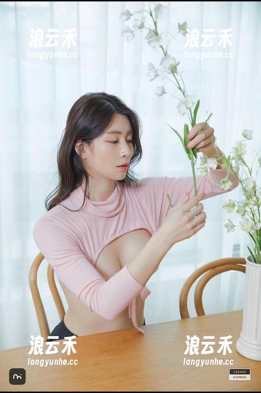 Min.E(민이)的免费图册——我在LeeheeExpress上发现了什么奇妙的组合