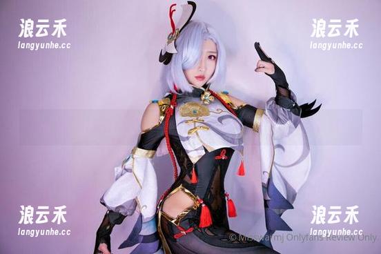 花花公子的全套炸弹，MissWarmJ可真是个玩儿吃香的！