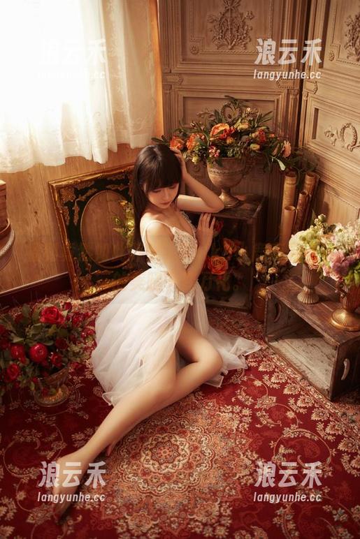 福利竟然如此养眼，Shika小鹿鹿原图里的美腿千变万化。