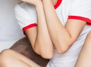 TouTiao头条女神 – 最新分享，李丽莎在天台的那份微妙宁静