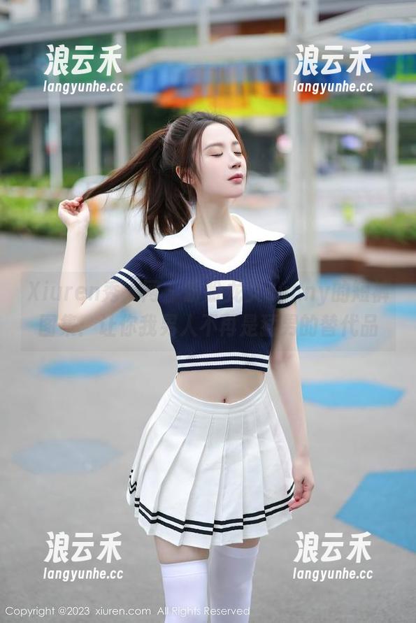 Xiuren秀人网 - 盼盼龙女sunny的短裤图集：让你我男人不再是猛男的替代品