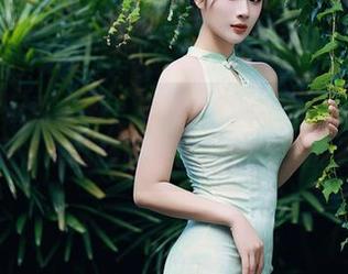 Xiuren秀人网 – 在线观看草莓mm的高清写真，灰丝搭配果然是个大胆的选择