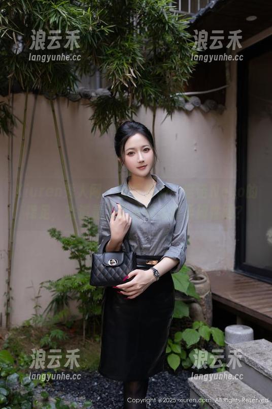 Xiuren秀人网-诺诺Nono Xiuren秀人网 - 图集解析:诺诺Nono的裸足,难道是为了培养足部柔韧性吗?