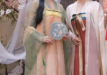 Xiuren秀人网 – 一波免费的趁热拿铁latte写真，女神说“来吧，悄悄看我！”