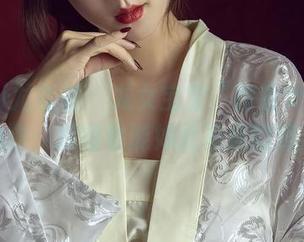 YouMi尤蜜荟 – 龙女宝宝“扣钮女孩”最新力作：扣钮也能如此有趣的照片！