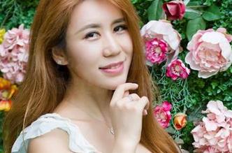YouWu尤物馆 – FoxYini孟狐狸的修女套图——这表情能让你回味无穷！