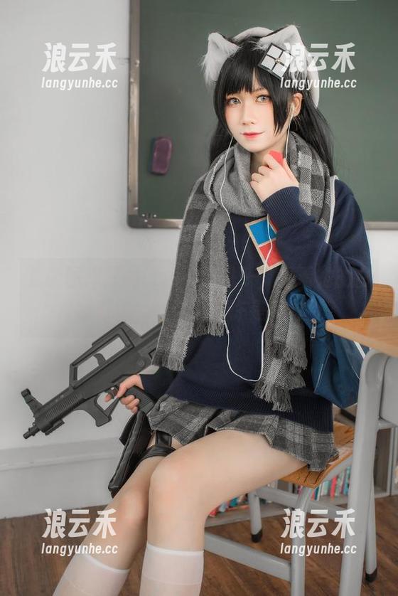 直面图库里的izumi泉桃子，看看她的白衬衫有多会说话，或许是种勾引？