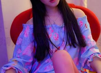 pans – 从原图看蕾蕾的黑色，里面的线条和影调，让我忍不住想多停留一会儿。