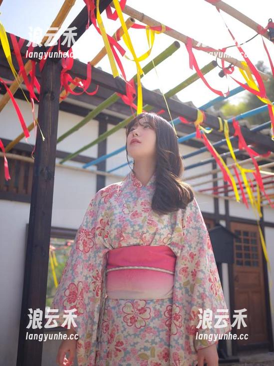 wuyo(우요)在线的夏日作品，让我买了一杯冰咖啡！