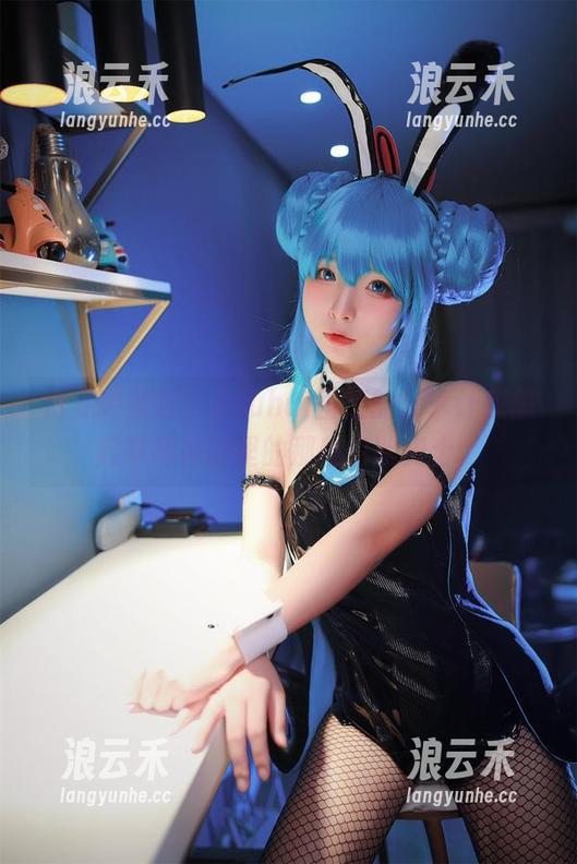 白龙吟图包，yuuhui玉汇的分享让我想起罗马神话里的那些白脸骑士。