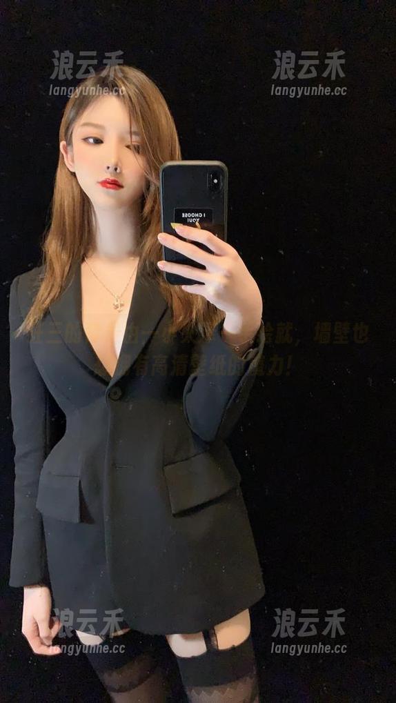 狂三的背景由一小央泽一手绘就，墙壁也想拥有高清壁纸的魔力！