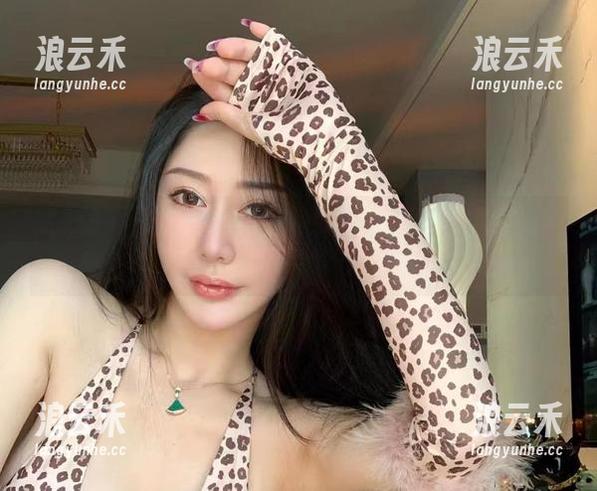 微密圈 - 不爱笑的赛琳的制服合集：又是一波‘题材丰富’的图片
