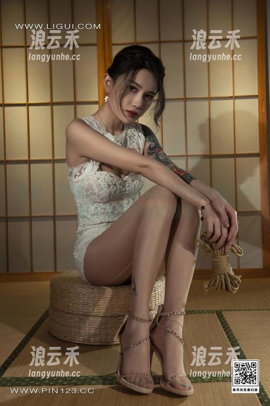 丽柜 - 奈沐子在线的奇特丝袜茧合集：穿越光滑与好奇的边界