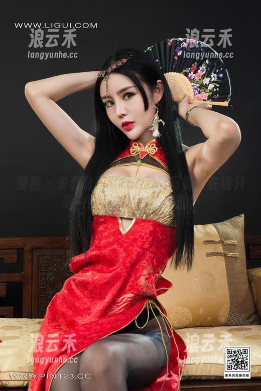 丽柜 - 来看看王欣竹的校园写真：在线只需一瞬，众多回忆浮现。