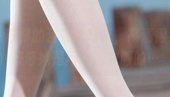 丽柜 – 苏黎的连衣裙写真，高清得我开始好奇她是用啥洗衣服的…