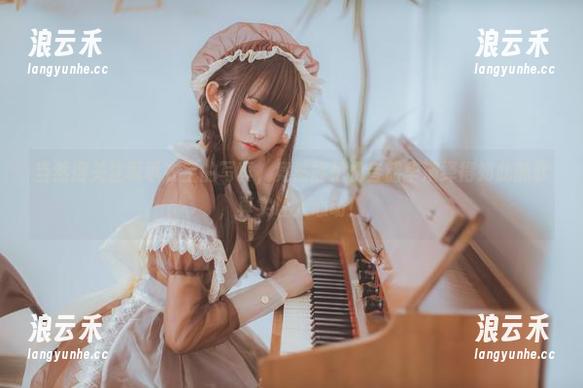 当然得关注乖乖衣宝的写真，竟然能把初音韶华演绎得如此酥软，真实让人心动！