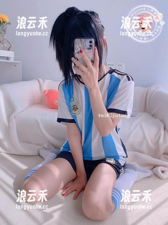别眨眼，二阶堂宅绘子更新白丝写真，光是这一幕，我乐了好久！