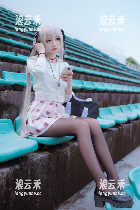 图片一掠而过，“五更百鬼”的制服，让人唏嘘不已。