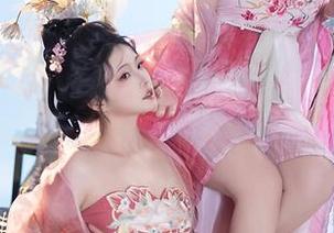 哦，看看你夏夏的自拍合集，不意外，但我想再看一遍