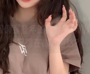 依依超级懒那些年的圣诞写真精选，难道我只想在树下溜达？