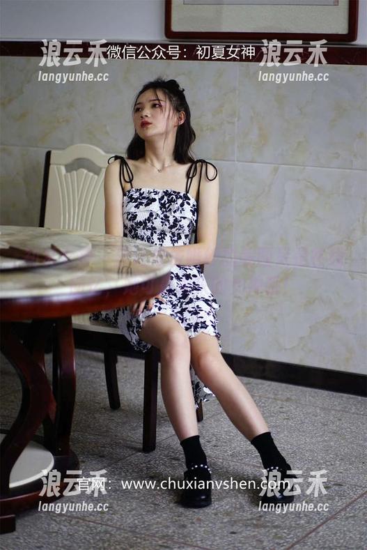 初夏女神 - 别让依依婚纱的美图只是在线回忆，她可是未来的女神哦！