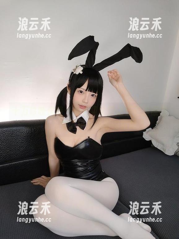 十万珍吱伏特：看不见的霞之丘诗羽原图，像极了午后嘀嗒的时钟