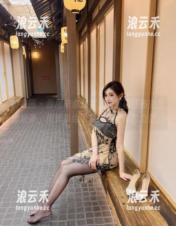 微密圈 - 原图未必真实，但那圆红布兜里的故事，周妍希给了另一种诠释的力量。