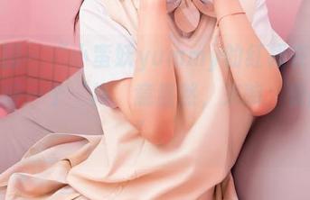 嗲囡囡 – “小蛮妖yummy的红裙在线写真：好一个‘裙’意盎然，来嘛，快翻！”，