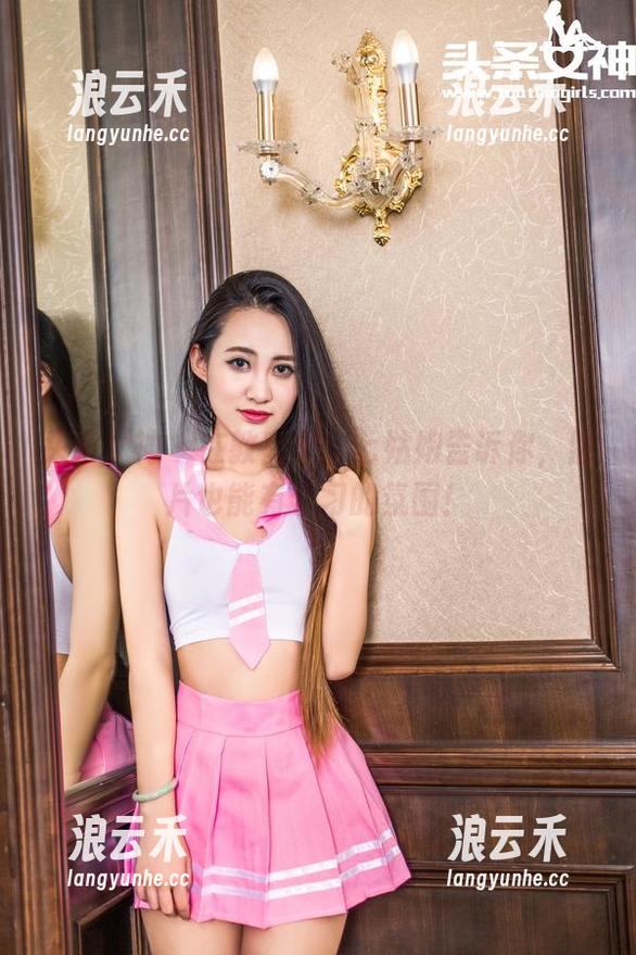 头条女神-七姑娘 头条女神 - 在教室里,七姑娘告诉你,照片也能有学习的氛围!