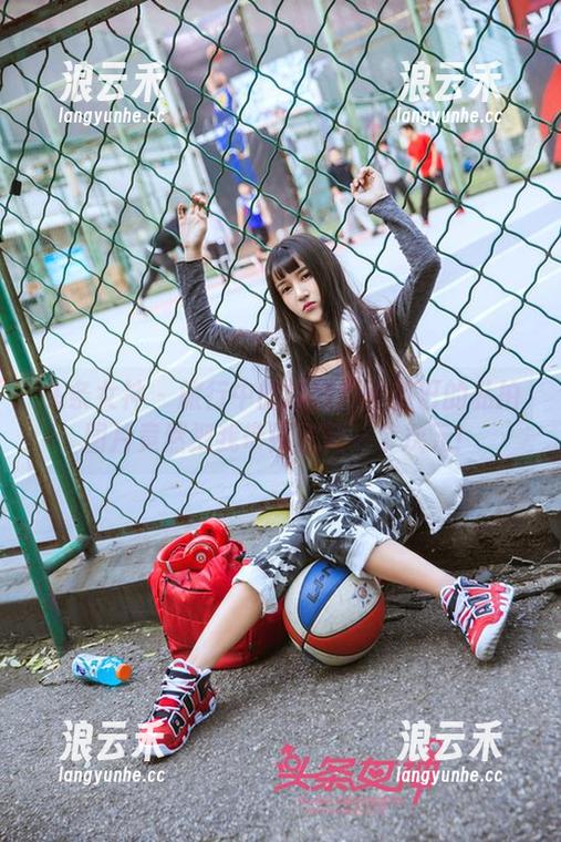 头条女神-小热巴 头条女神 - 旅行中的发现?小热巴的私拍图片竟然把我带到了另一个次元!