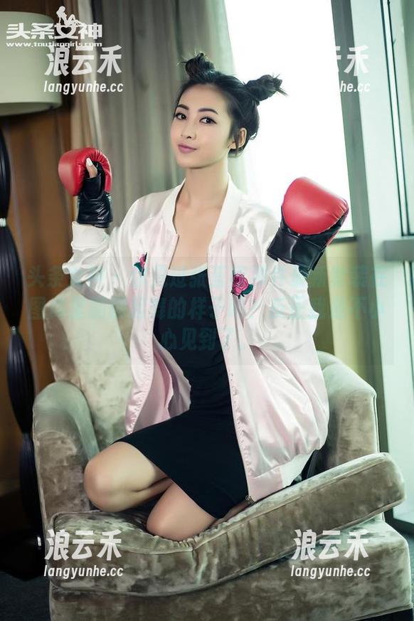 头条女神-张蓝欣 头条女神 - 你见过张蓝欣那件最新套装在图库里翩翩起舞的样子吗?反正我是不小心见到了。