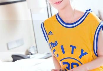 头条女神 – 火儿的全套写真：让你一秒变身爱情专家！