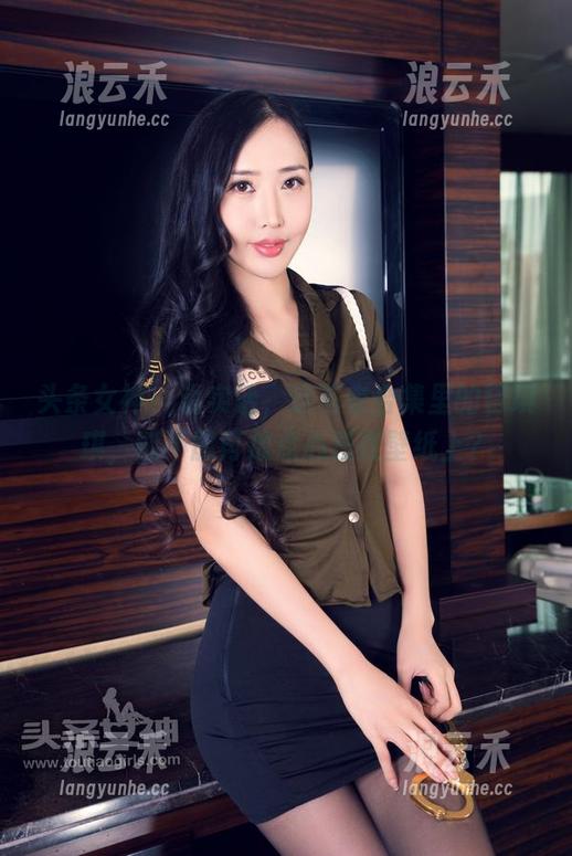 头条女神-萌琪琪 头条女神 - 说实话,这毛衣合集里的萌琪琪,能不能再放点心思在壁纸上?