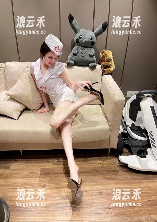 奔跑的晶骡儿 微密圈 - 红灯下的身材让人目不转睛,奔跑的晶骡儿这次的美图合集也太打动了吧?