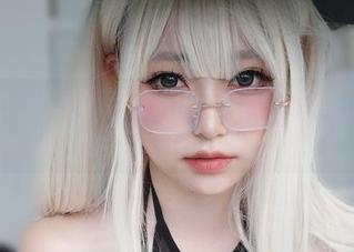 女主K在线，高清可见她的清纯气质，仿佛提前感受到春风。