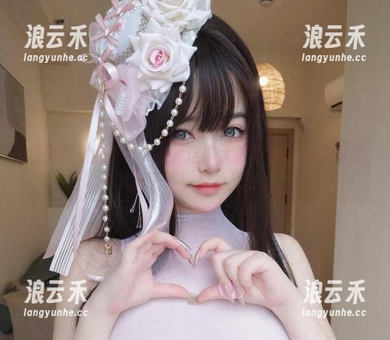 从少女到奶牛？女主K这波大胆举动让最新图库充满了不一样的气息。