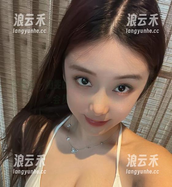 微密圈 - 奶雯的美脚，简直是“长腿协会”会员专属美图资源！