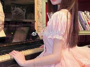 看妖君白研的“明日方舟斯卡蒂”作品合集，貌似卷入了一场二次元的梦。