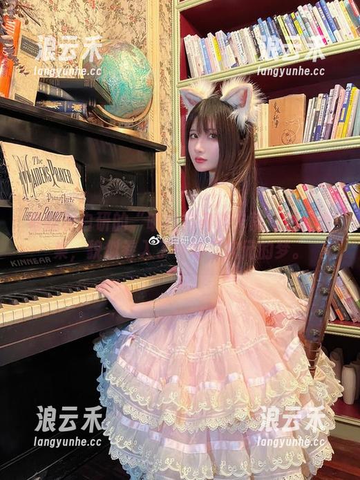 看妖君白研的“明日方舟斯卡蒂”作品合集，貌似卷入了一场二次元的梦。