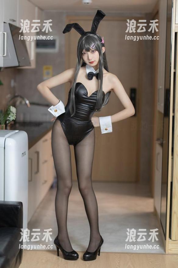 看了封疆疆v的定制套装图集，我的一天都变得不同了