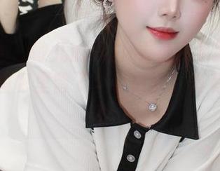 小众视觉 – 敏儿的纯白-看着看着就走神了，还在图包里留了个小白点，真有一番意思。