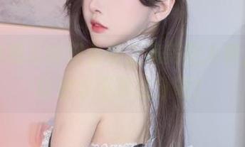 小小奶瓶儿的职业装上演美图大赛，照了自拍才不算过分吧？
