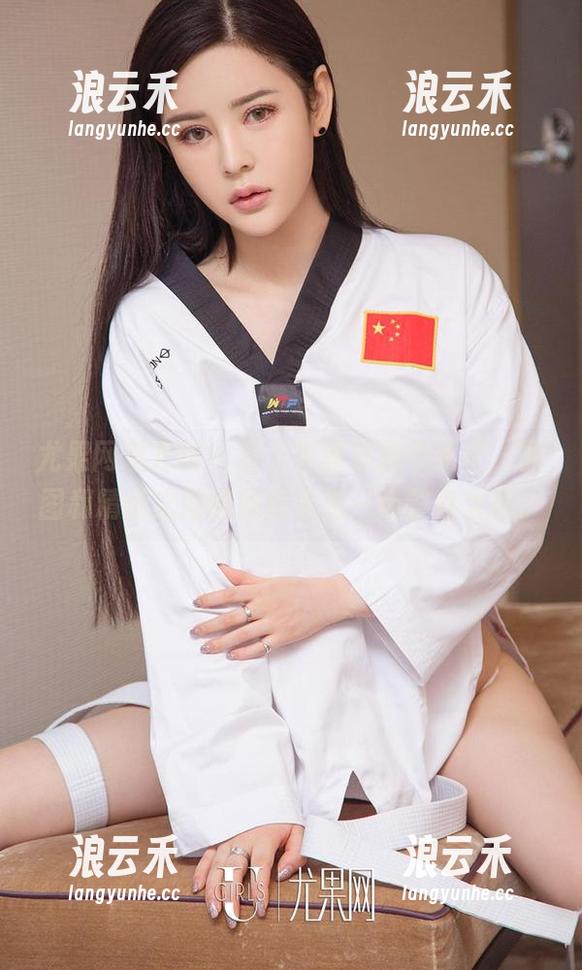 尤果网爱尤物 - 看，李丽莎像个天使，原图和精选之间的差距也是一场整容大赛。