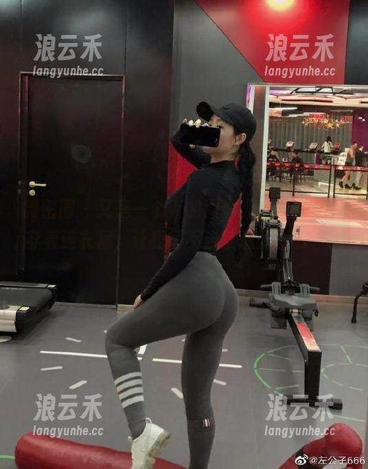 微密圈 - 又是一个新的图册，左公子666穿着连衣裙，让我情不自禁想要也试一试。