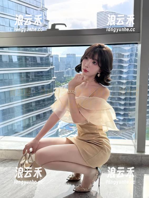 微密圈 - 当徐莉芝的女秘书开会，照片比报告还精彩！